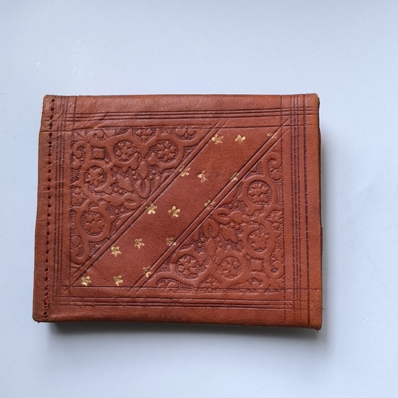 Embossed Tan Leather Credit Card Holder Bifold Wallet - Picture 3 of 12